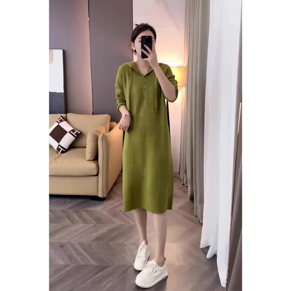 绿色秋冬季爆款配大衣遮肉连帽连衣裙慵懒风长裙显瘦直筒毛衣裙子