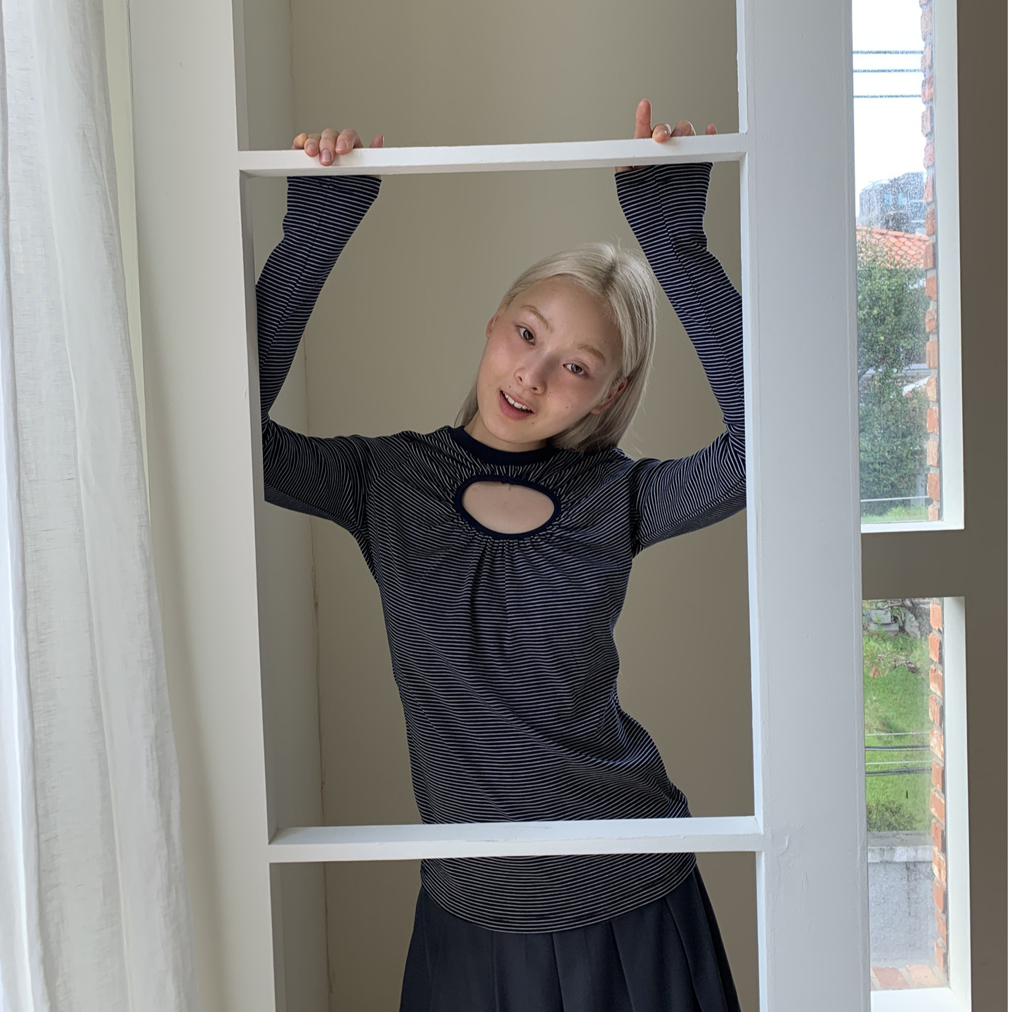 QYao Girls褶皱洞洞条纹正反两穿早秋套头圆领打底长袖T恤上衣