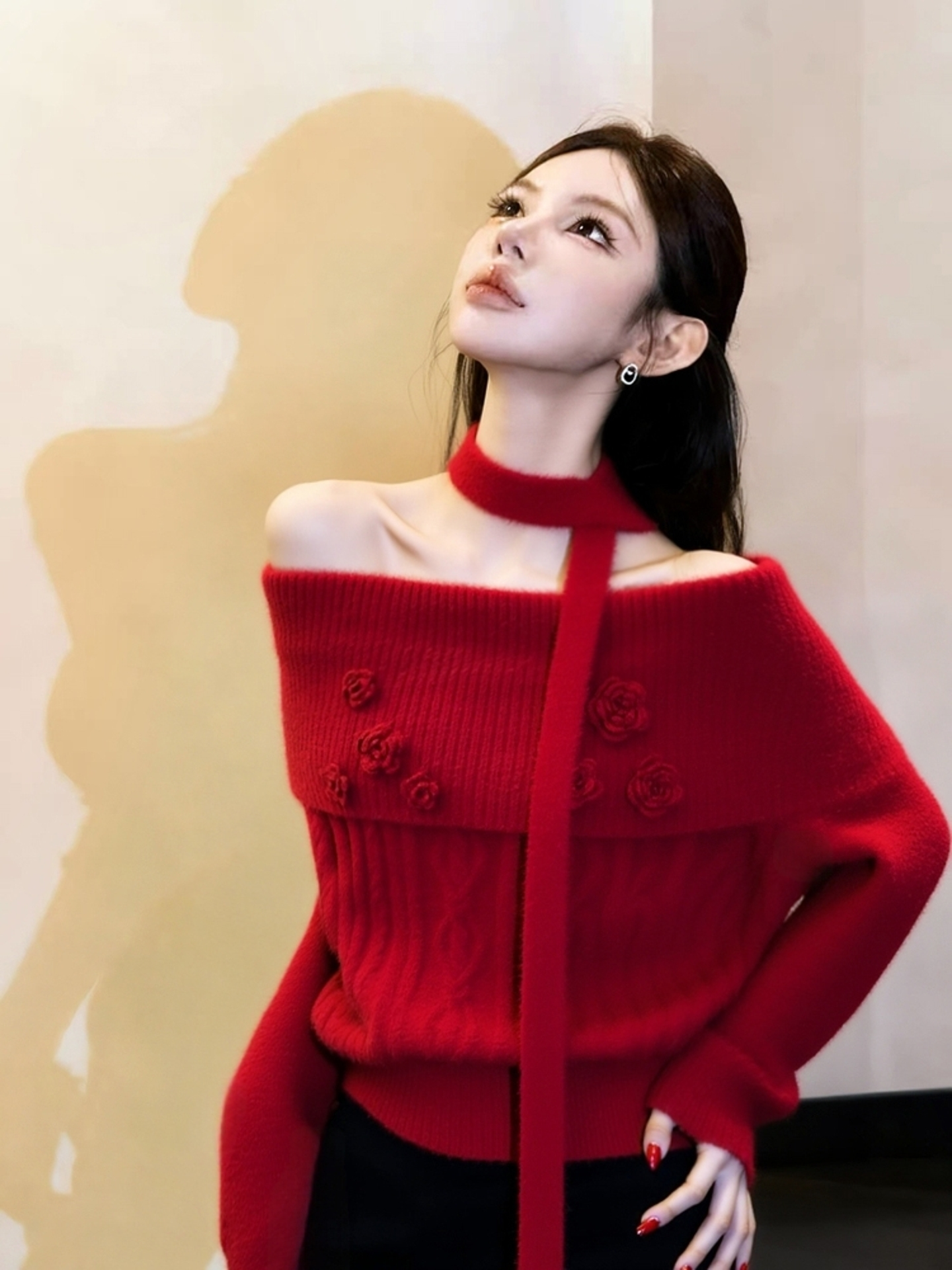 2025冬季减龄独特设计感小众圣诞新年穿搭红色一字肩立体花毛衣女