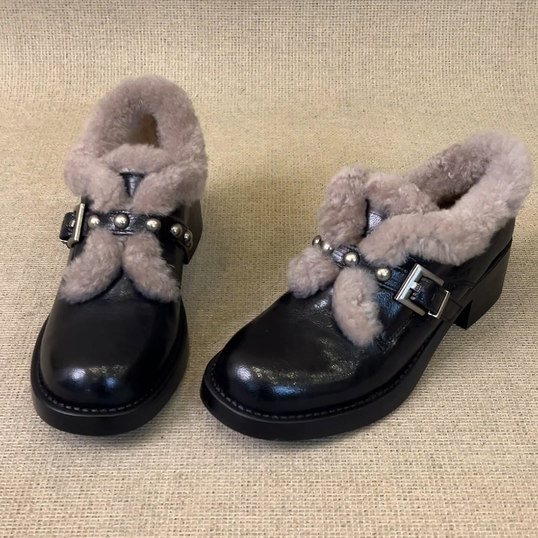 RubyL/4.5cm复古风通勤铆钉皮带扣粗跟加绒毛毛翻边乐福鞋女款