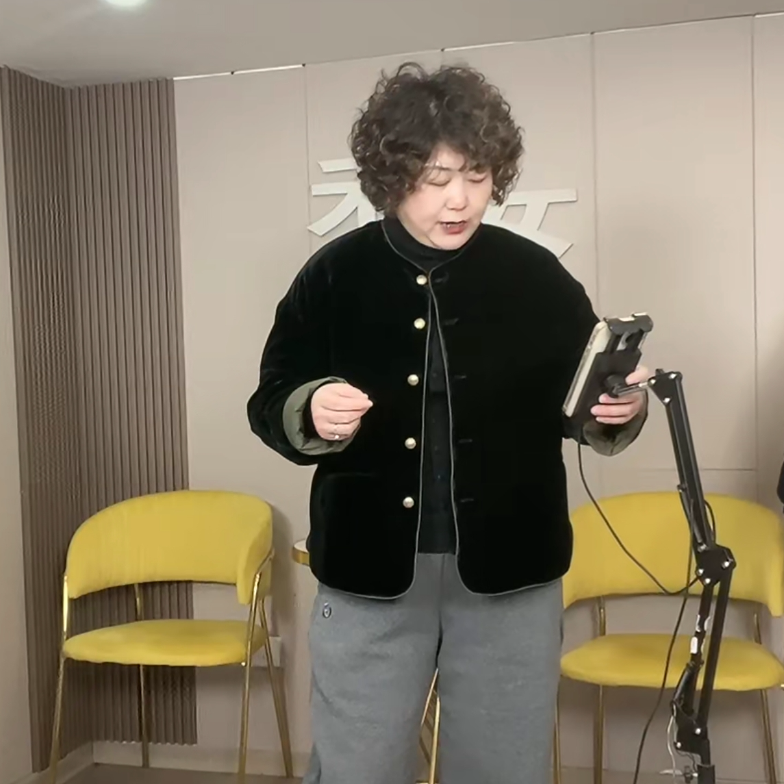 【禾女推荐】菲玛掂251963气质简约丝绒棉服