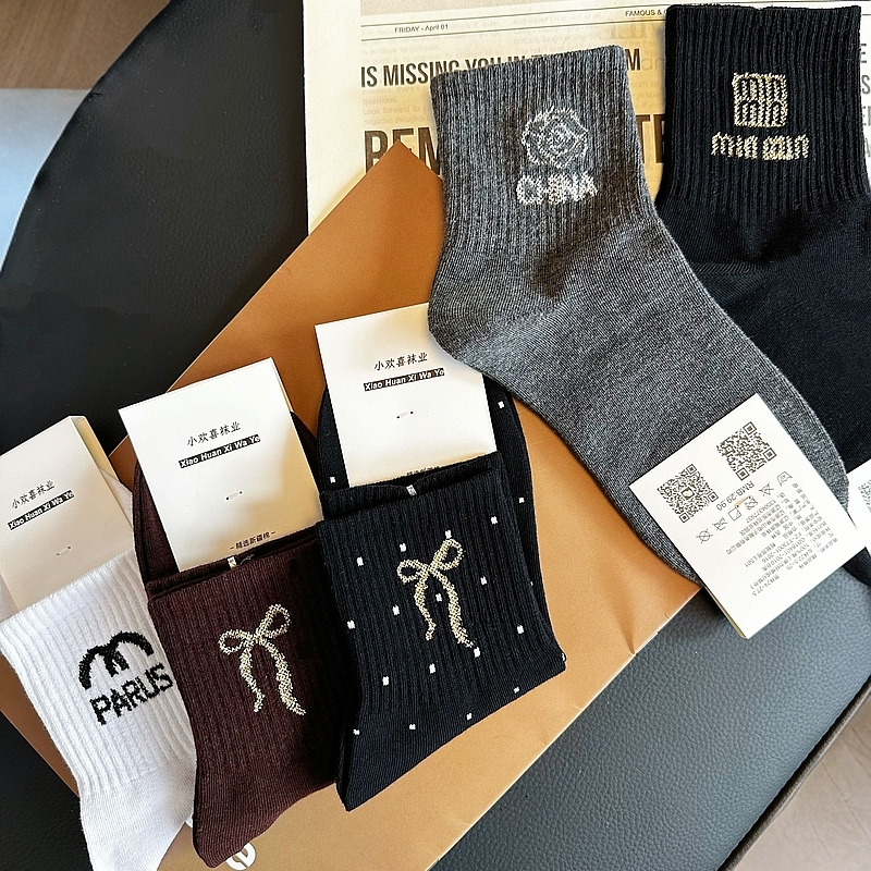 2025新款高端欧货纯棉女士中筒棉袜蝴蝶结黑白休闲百搭轻奢休闲袜