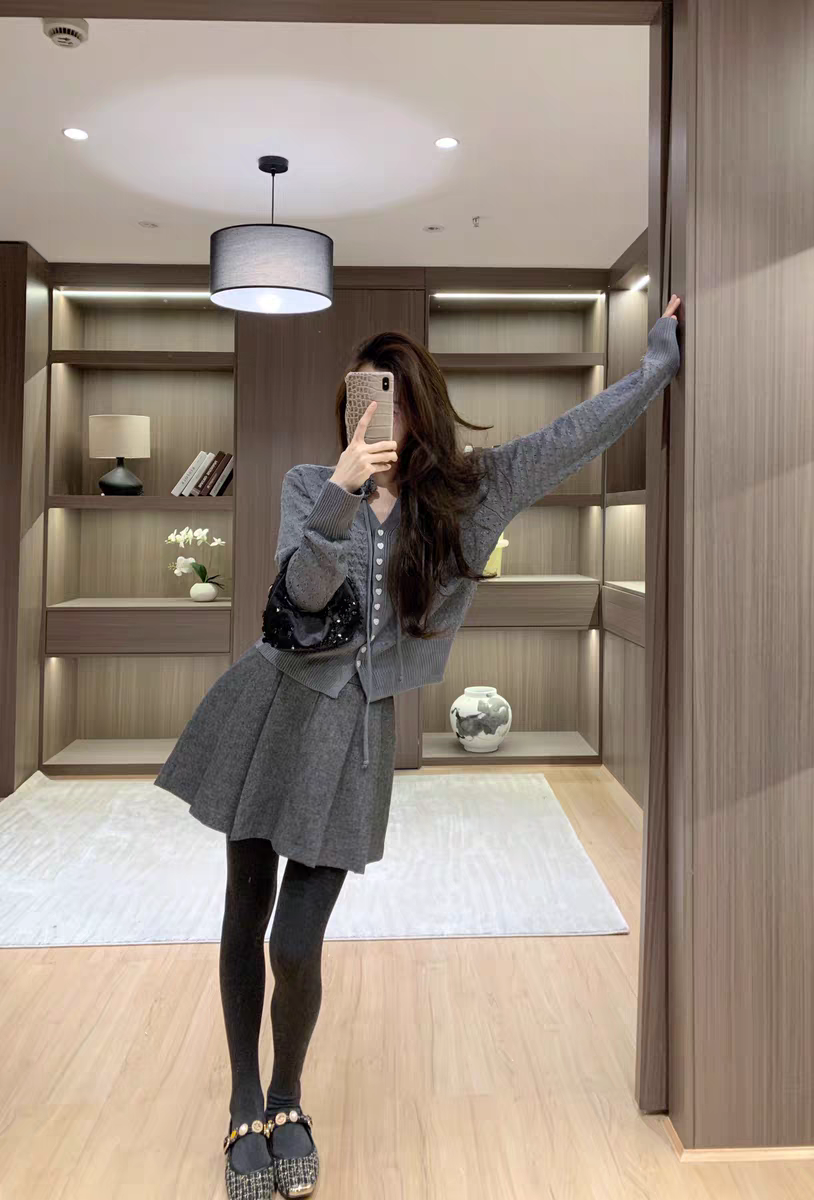 2026秋冬新款韩系针织开衫女小个子洋气减龄花朵设计显瘦上衣半裙