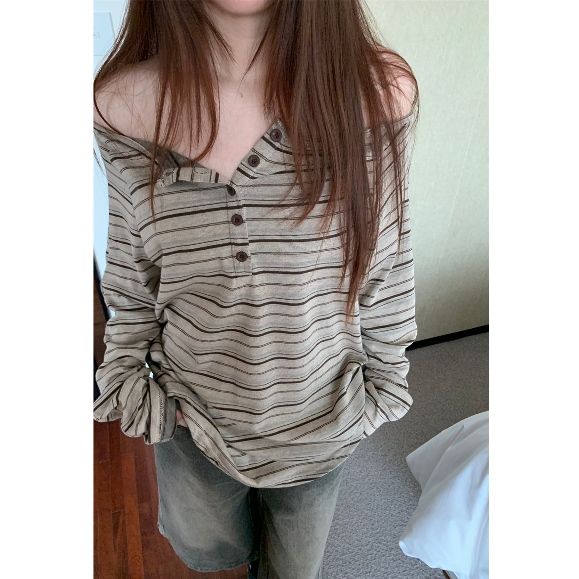 复古条纹露肩长袖女2025秋冬新款设计感休闲T恤宽松显瘦上衣