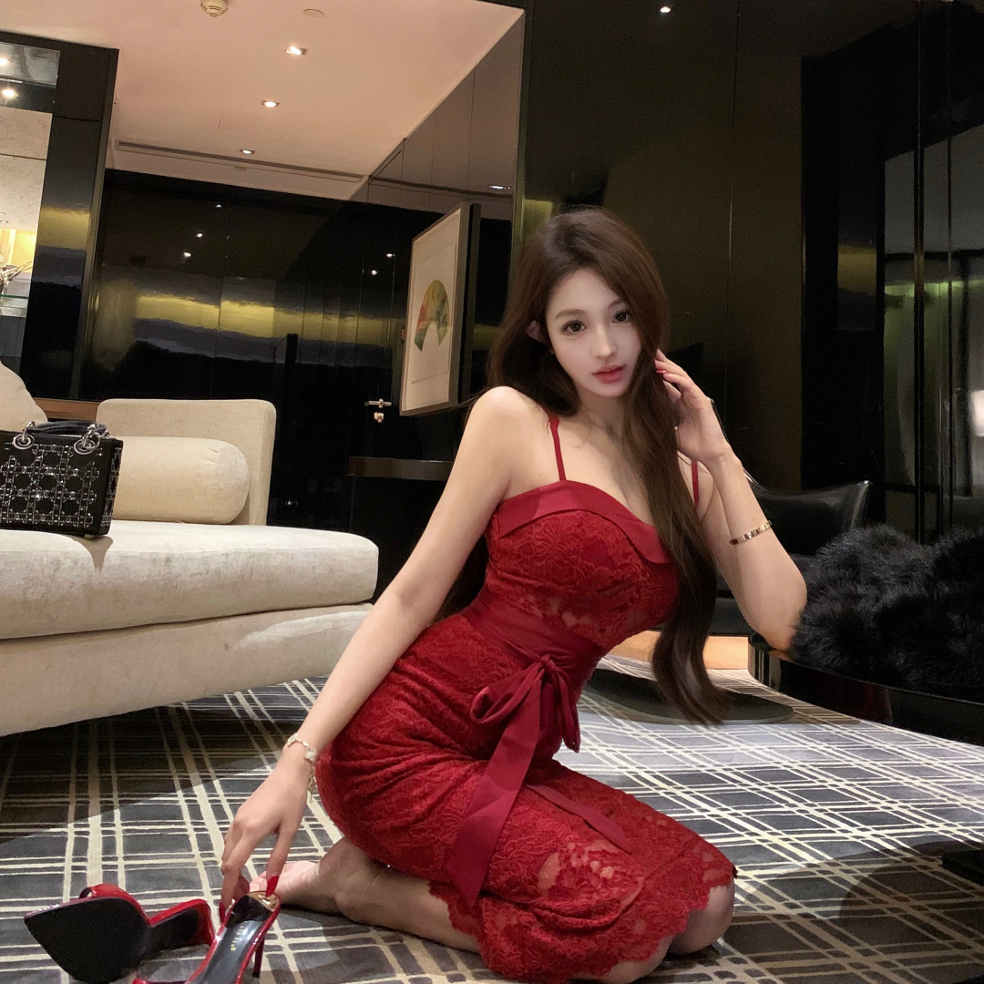 女人味红色蕾丝性感辣妹纯欲气质吊带连衣裙包臀收腰显瘦长裙