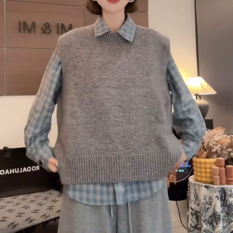 冬季新款时尚百搭气质宽松无袖圆领针织马甲背心LK2508601