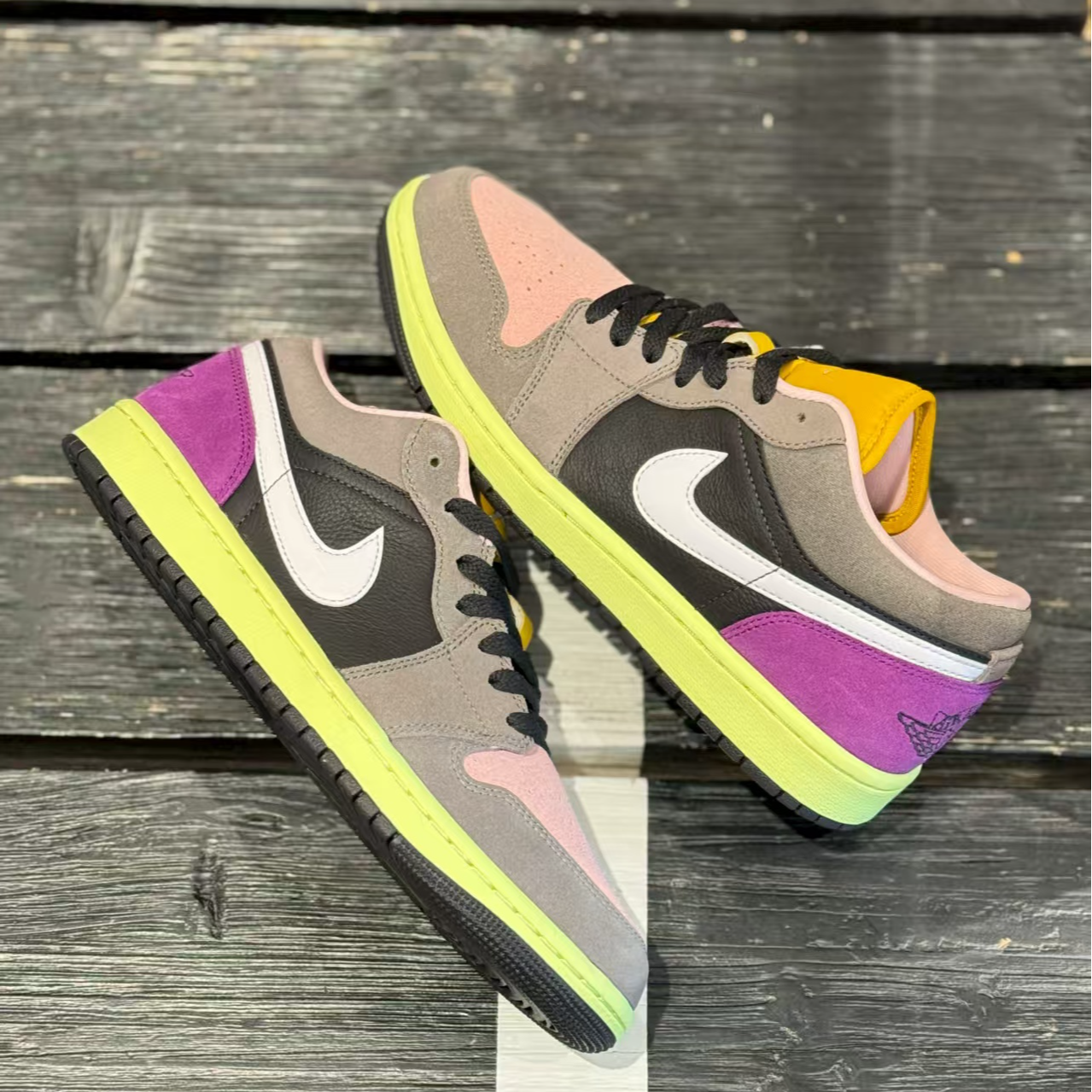 NIKE 耐克男子 AIR JORDAN 1LOW黑灰复古运动篮球鞋 HQ2010-005