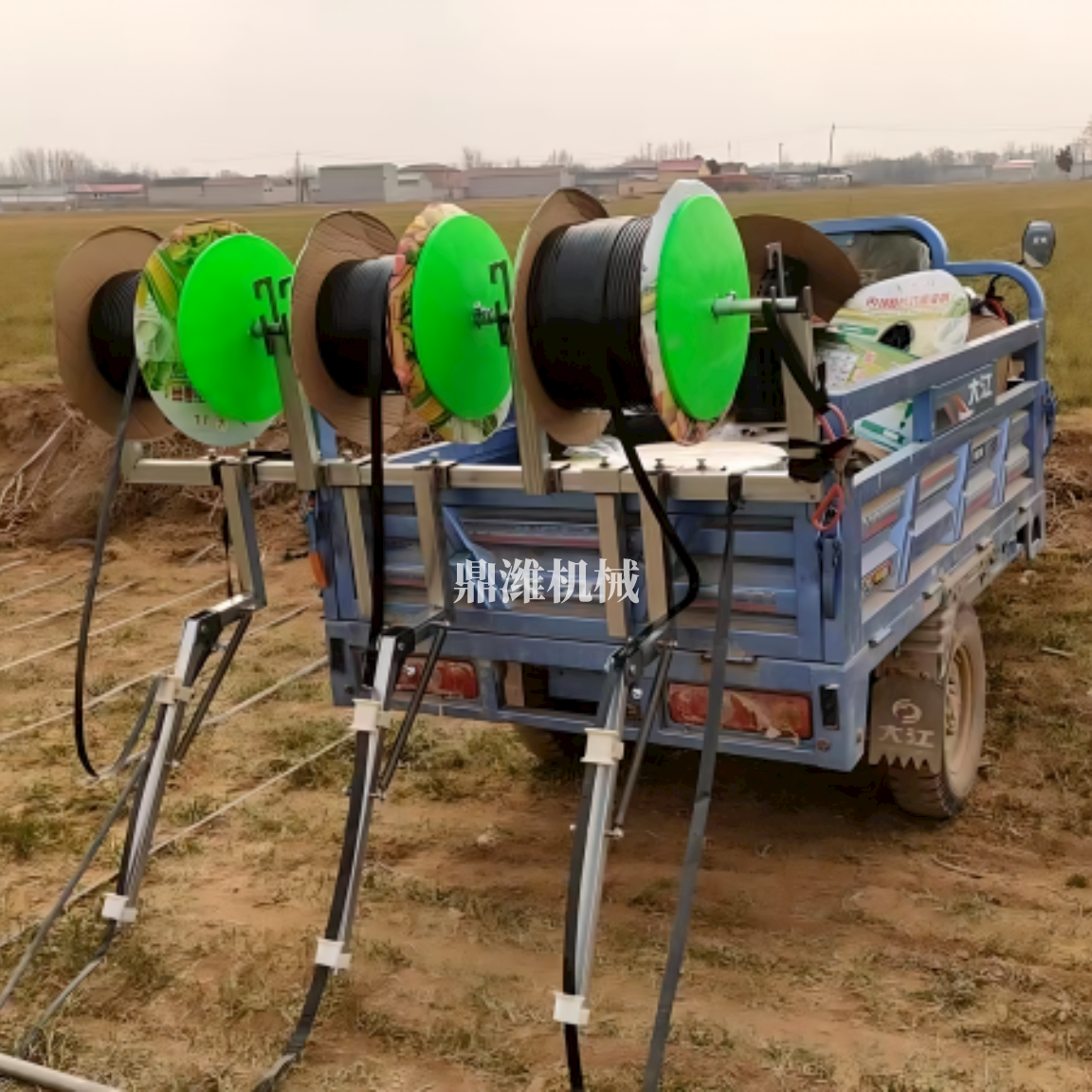 铺滴灌带器电动三轮铺滴灌带滴灌带铺设架子铺滴灌带神器一整套