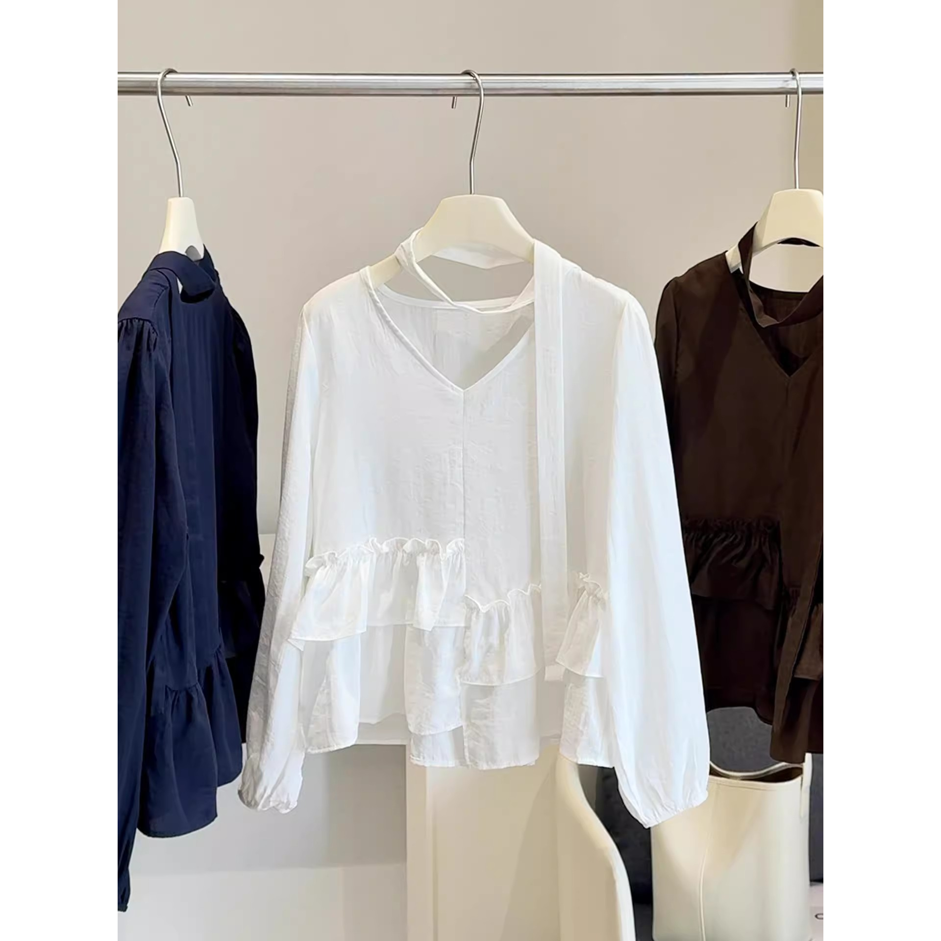 秋季2025新款不规则荷叶边拼接正肩衬衫女设计感飘带休闲长袖上衣