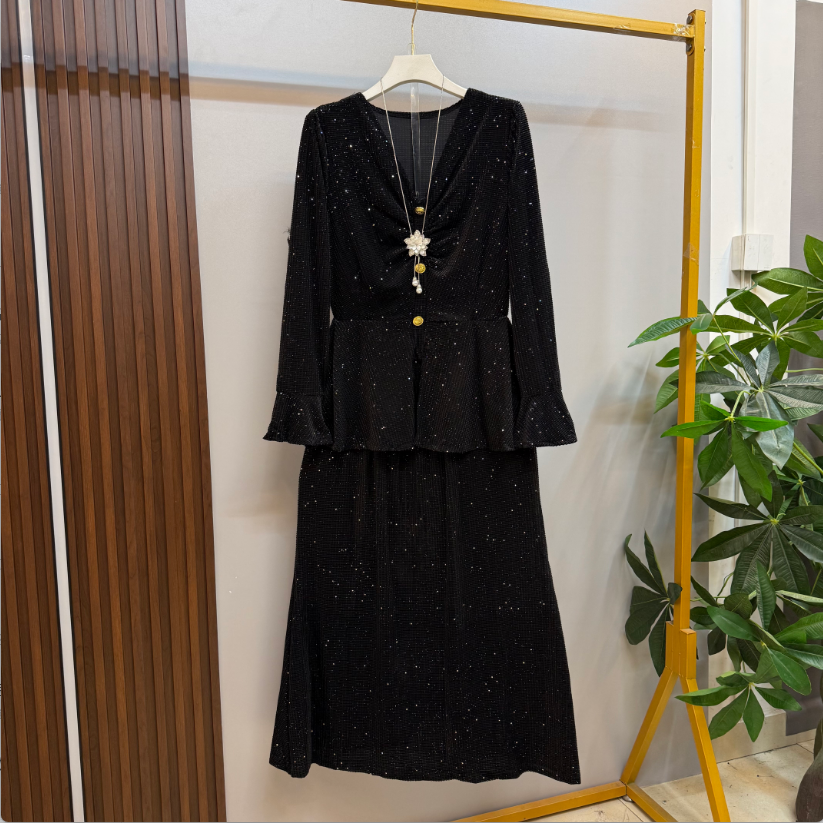 早秋新款黑色气质轻奢优雅V领设计亮闪闪上衣十半身裙两件套套装