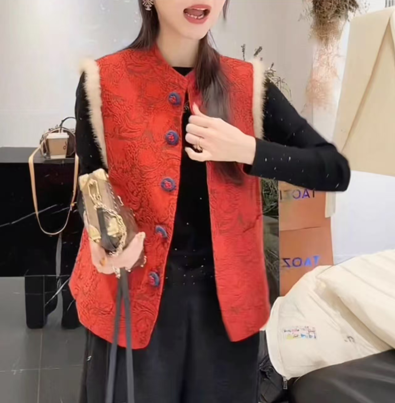 【迎新春】新年红水貂毛浮雕刺绣新中式加厚马甲