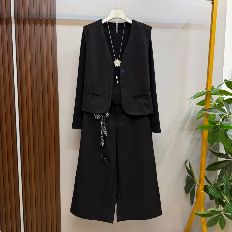 欧货新款大码女装时尚洋气纯色高品质马甲八分裤三件套套装