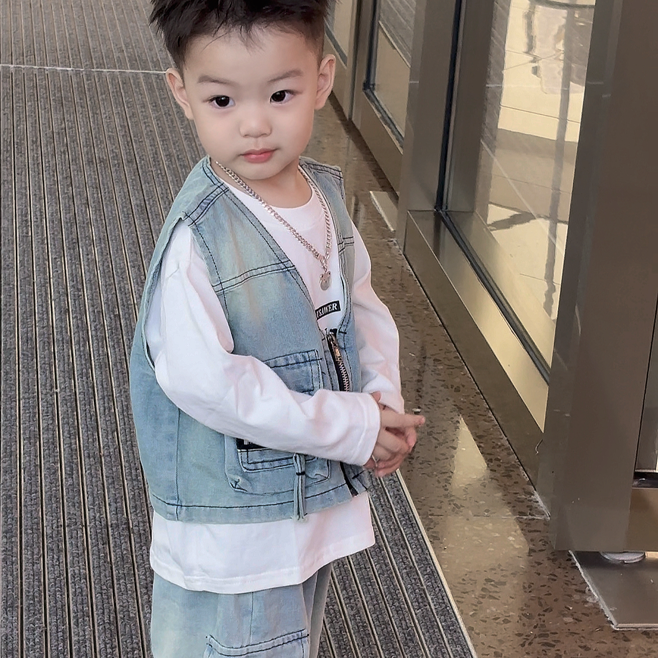 2025春秋季新款洋气卡通做旧牛仔裤马甲套装潮款韩版男童宝三件套
