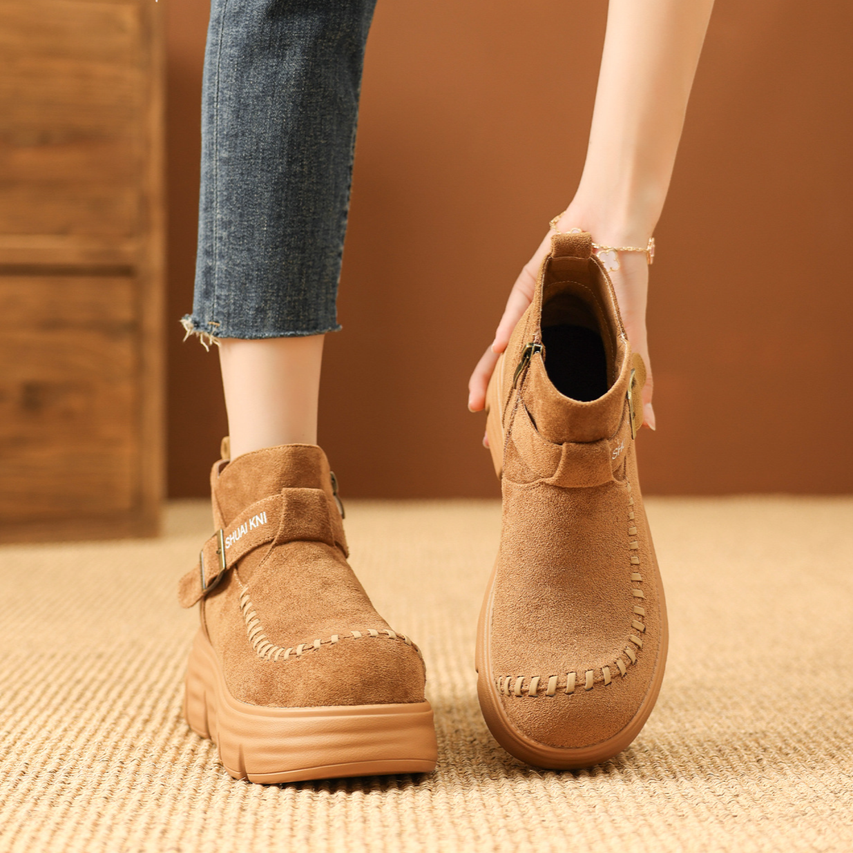 2025新款秋季百搭马丁靴女英伦风复古时尚厚底增高休闲鞋时尚短靴