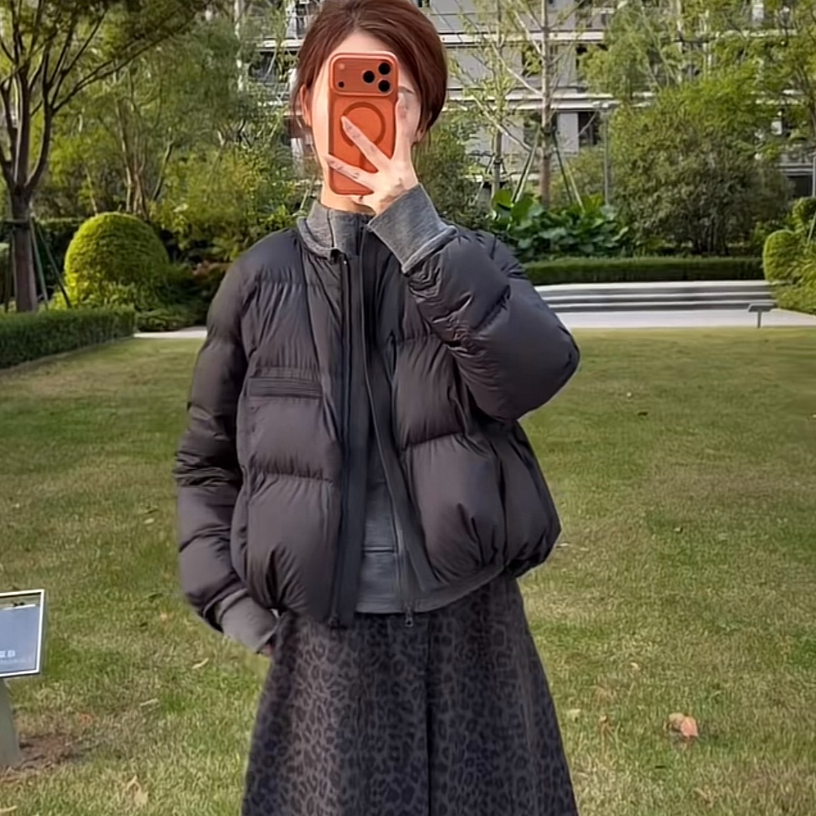 2025冬季爆款白鸭绒圆领羽绒服女装韩系时尚宽松保暖面包服短外套