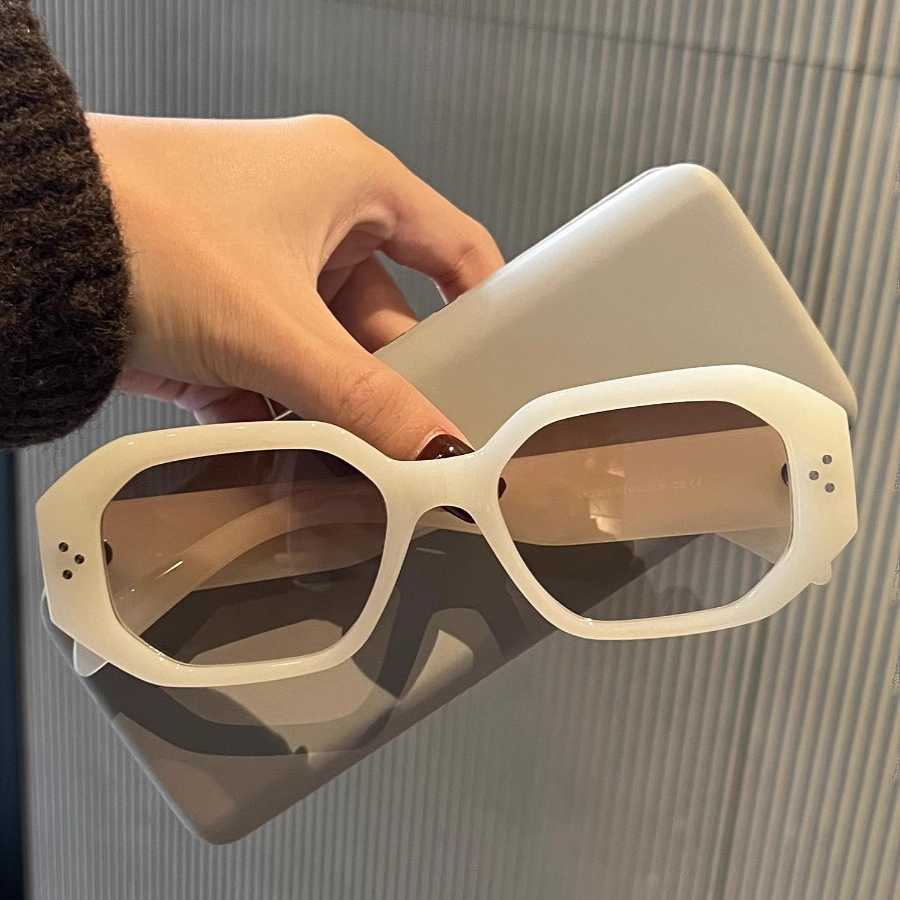 英国【轻奢】Coop Koop 米黄框渐进猫形偏光太阳眼镜女复古墨镜流星