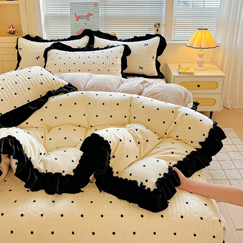 轻奢牛奶绒黑色花边款床盖四件套珊瑚绒公主风被套罩家用床上用品