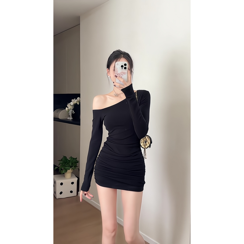 纯欲性感斜领褶皱长袖连衣裙女2025春季新款辣妹修身显瘦包臀短裙