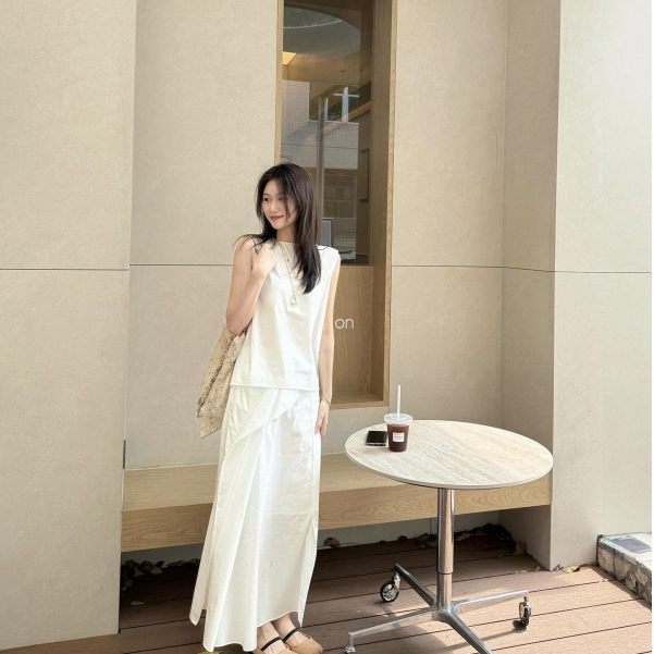 MARIE.COCO韩版极简风盐系女夏季新款无袖背心高腰半身裙两件套