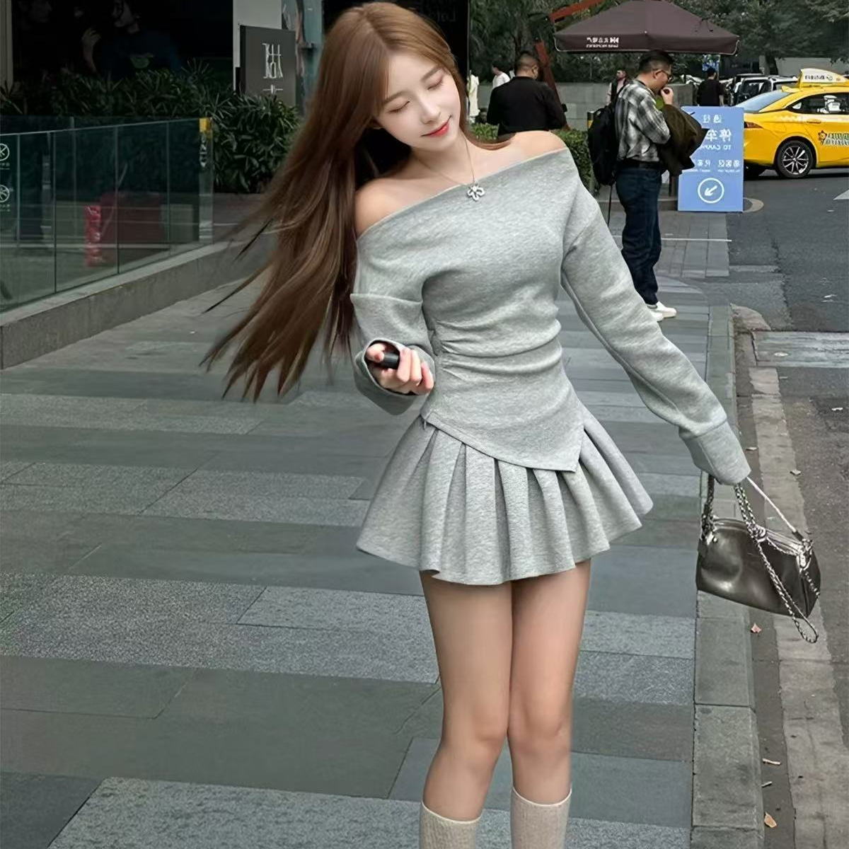 春季甜美风一字肩上衣高腰A字版百褶短裙套装