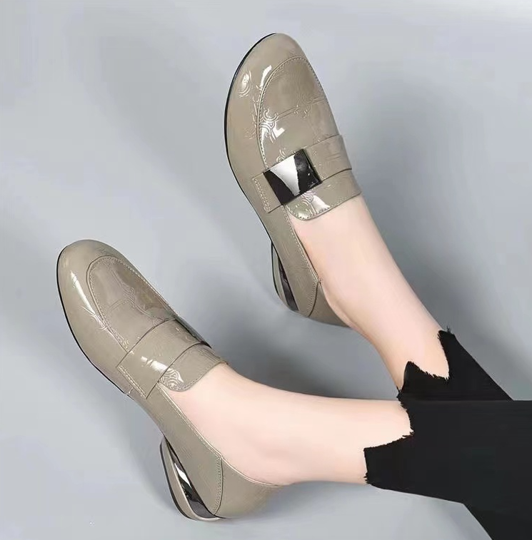 新款2025女鞋软底乐福鞋妈妈鞋舒适真皮单鞋春秋粗跟软底皮鞋洋气