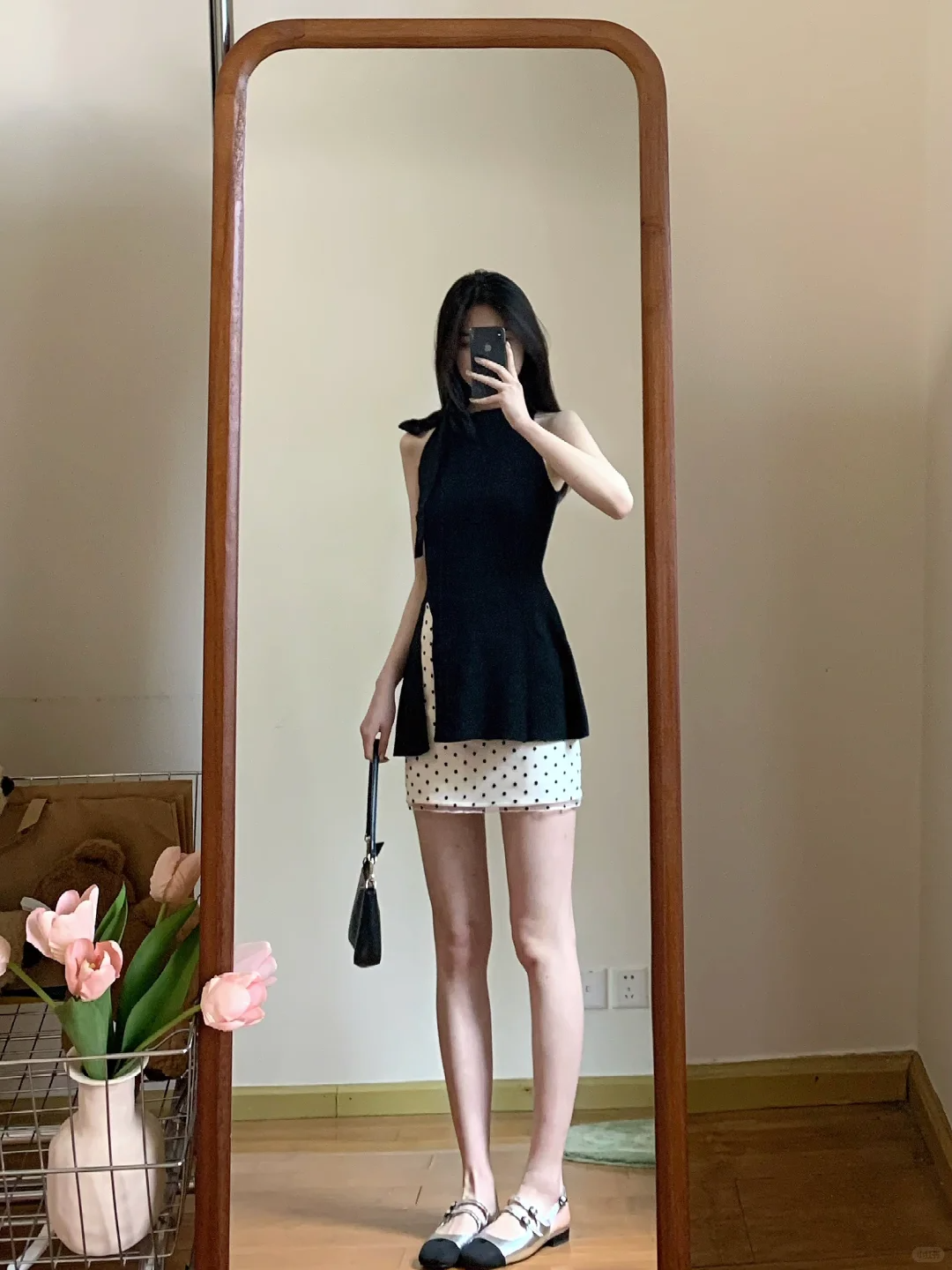 2025夏季新款韩系穿搭设计感黑色开叉无袖上衣搭配波点裙裤两件套