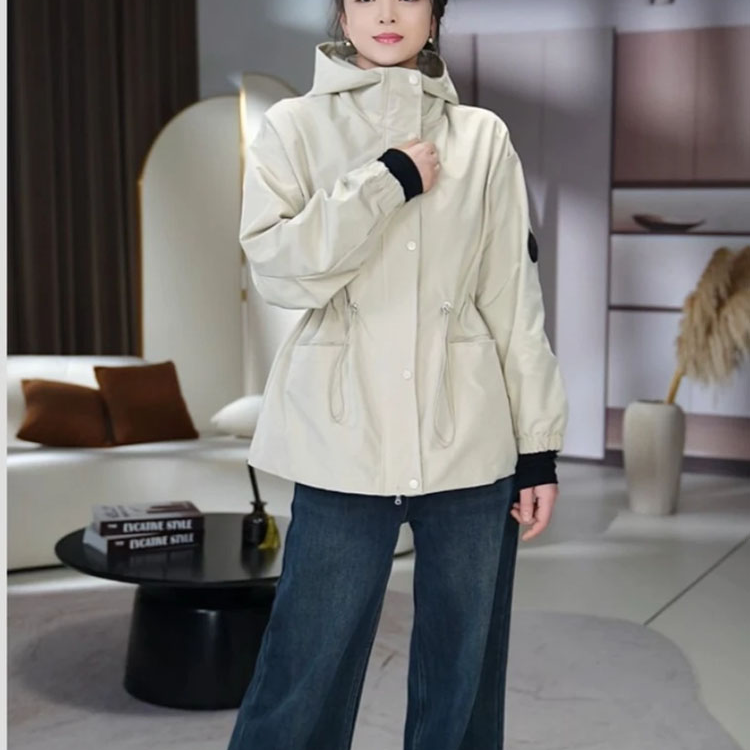 2025春新款休闲百搭连帽冲锋衣款式外套女宽松显瘦收腰派克服上衣
