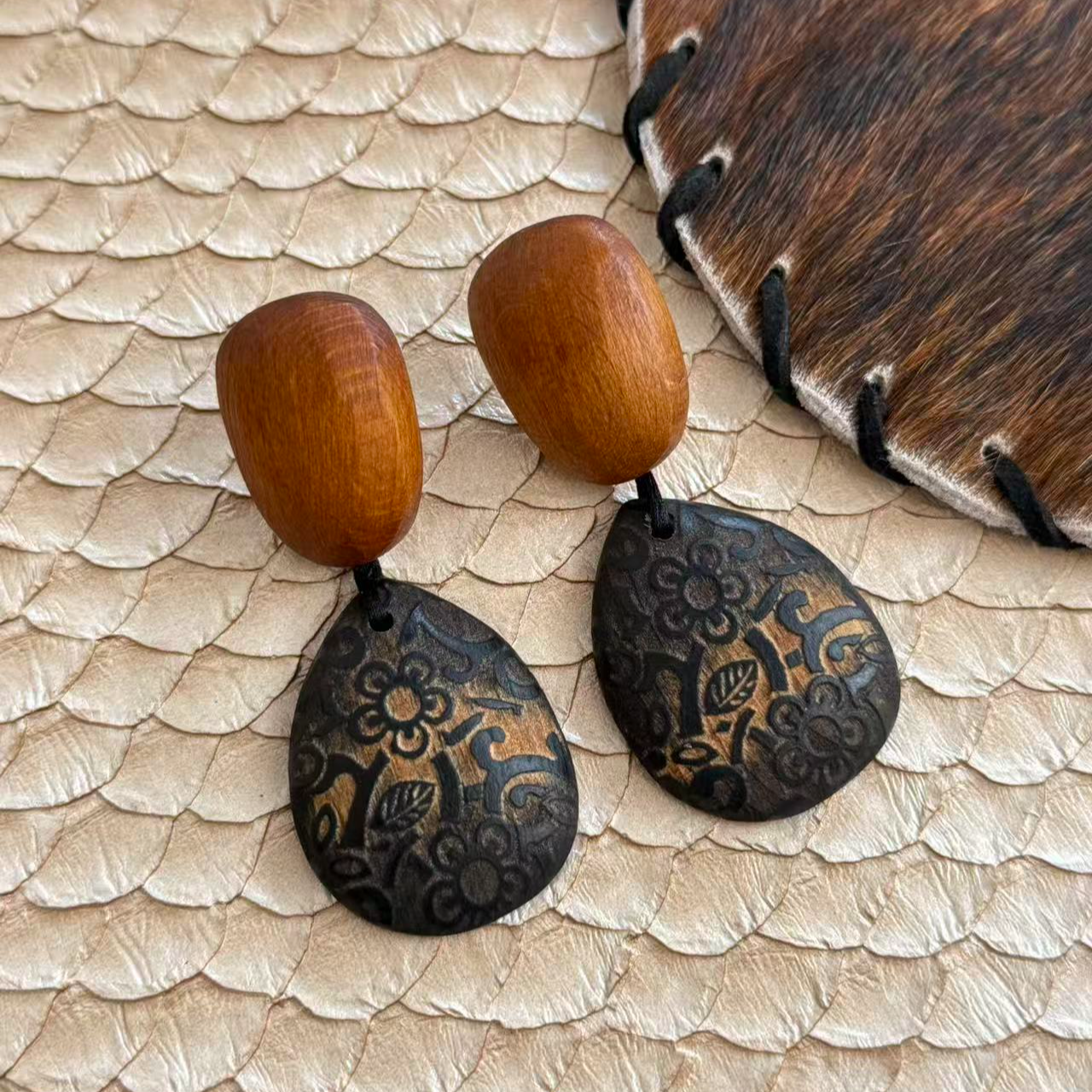 黄铜木质耳饰 【艾菲肯】欧美植物花卉复古日韩雕刻木质耳环