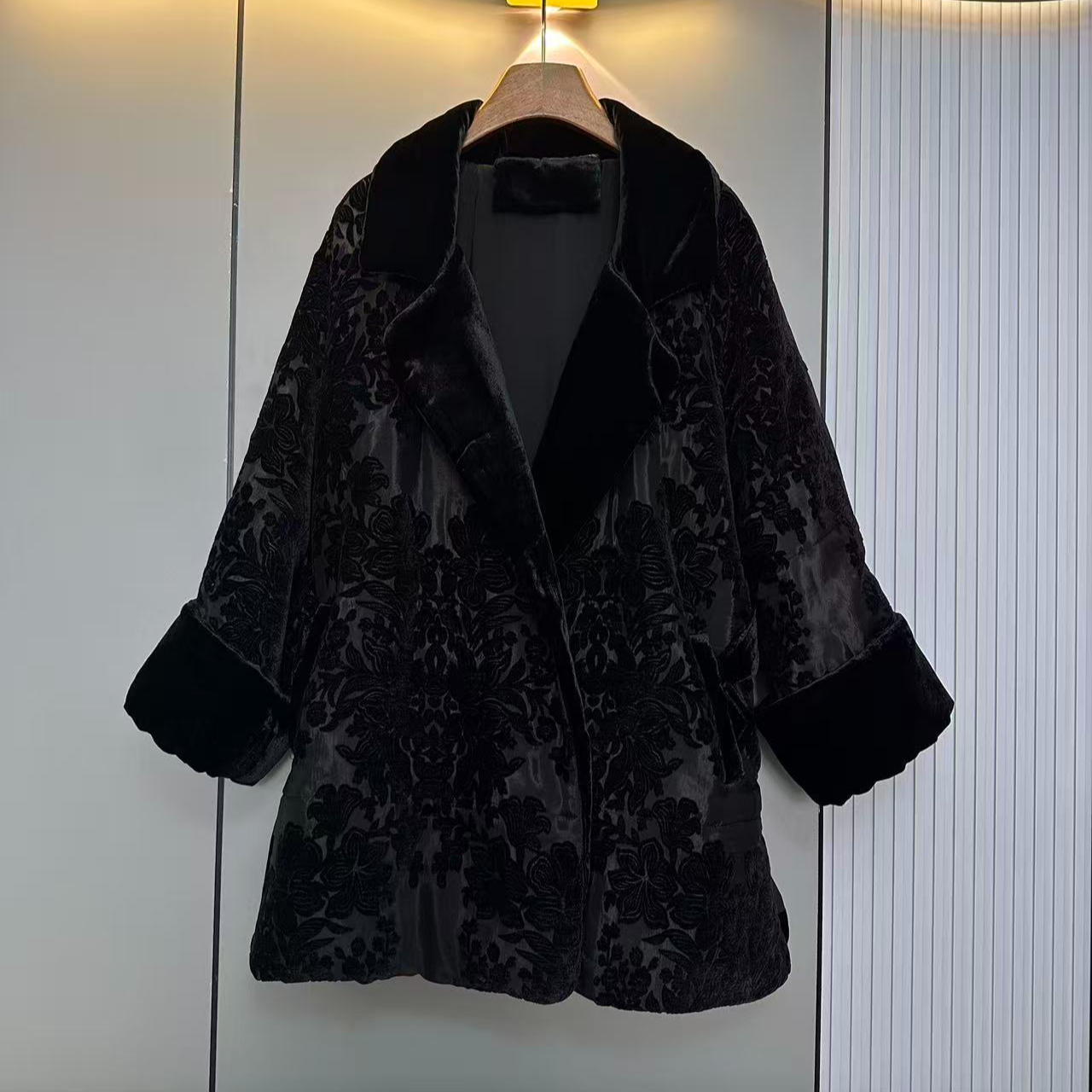 QNH-丝绒拼接植绒西服大翻领挽袖棉服