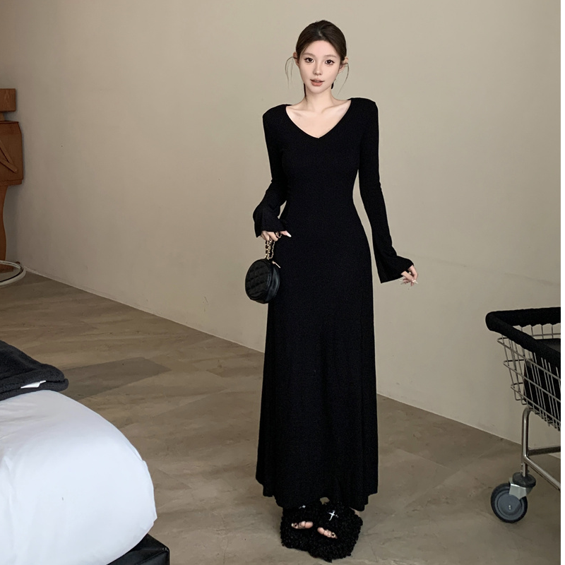 【璐璐】法式气质修身显瘦V领针织连衣裙黑色高级感时尚长款裙子