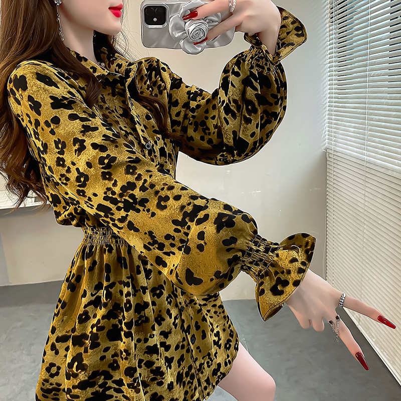 高级感独特别致小上衣豹纹印花荷叶边喇叭袖衬衫显瘦收腰衬衣女秋