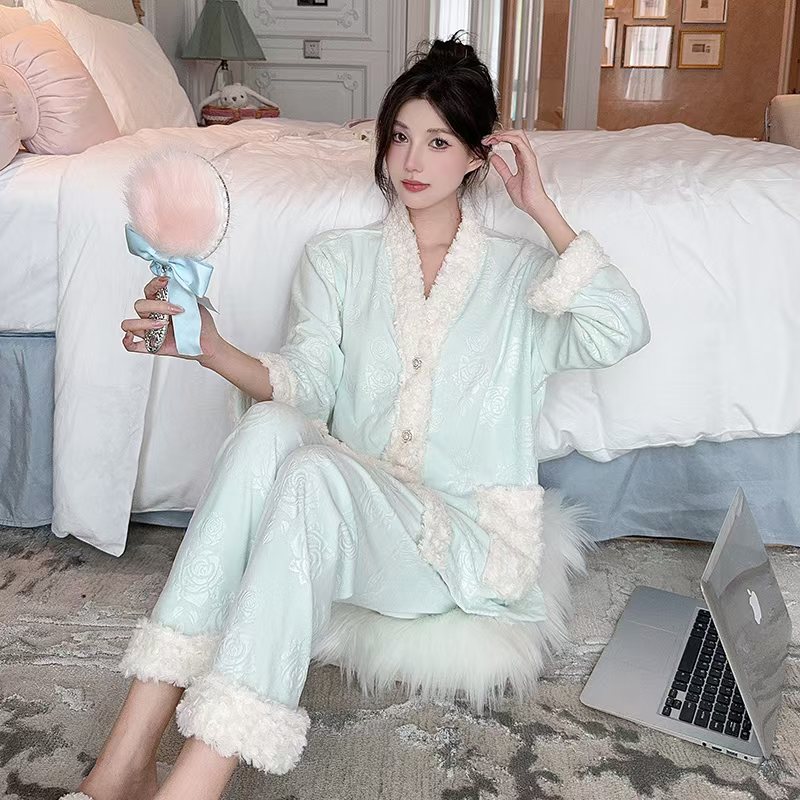 海岛绒睡衣女秋冬双面绒印花2025家居服新款爆款冬季保暖甜美套装