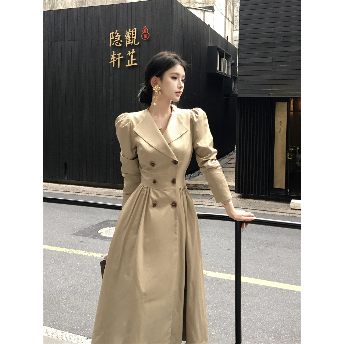 法式气质别致绝美设计感复古收腰中长款风衣长袖西装外套风衣裙女