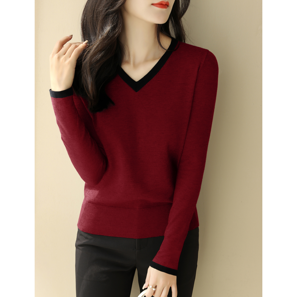 秋冬季新款酒红色长袖针织衫女气质时尚内搭打底上衣拼色V领毛衣
