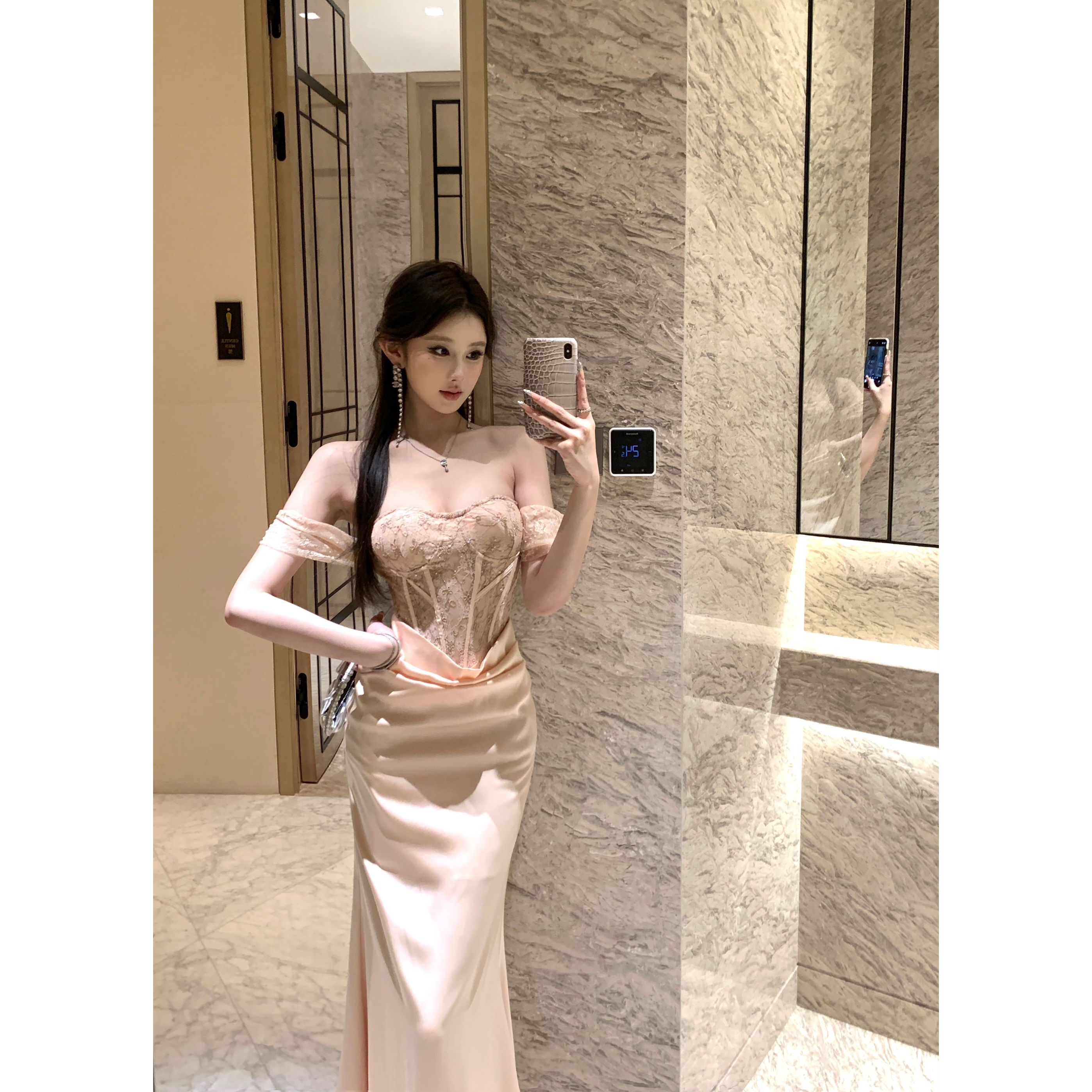 辣妹一字肩蕾丝拼接晚礼服连衣裙ZC60