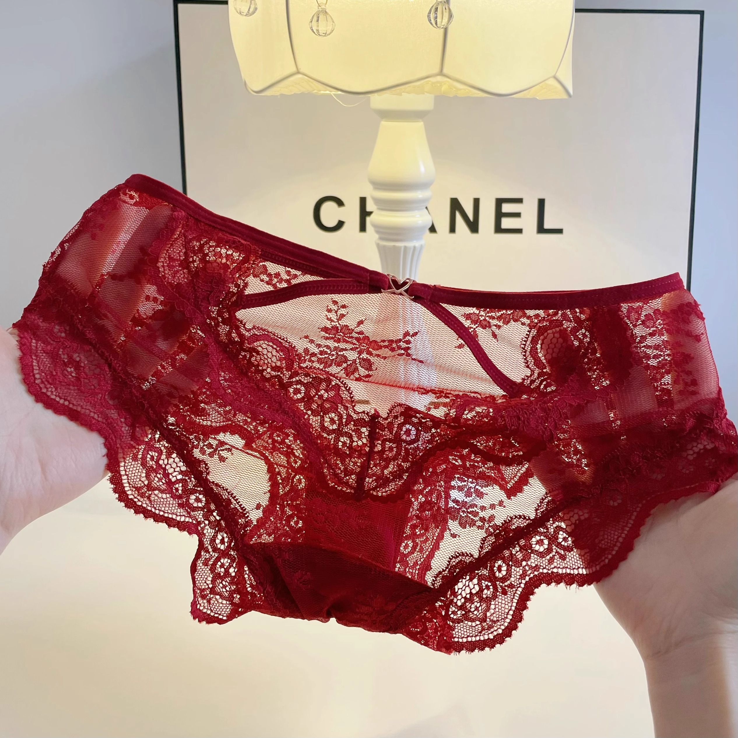 又纯又欲蕾丝内裤女款背后镂空爱心扣蕾丝大花边高级感中低腰短裤