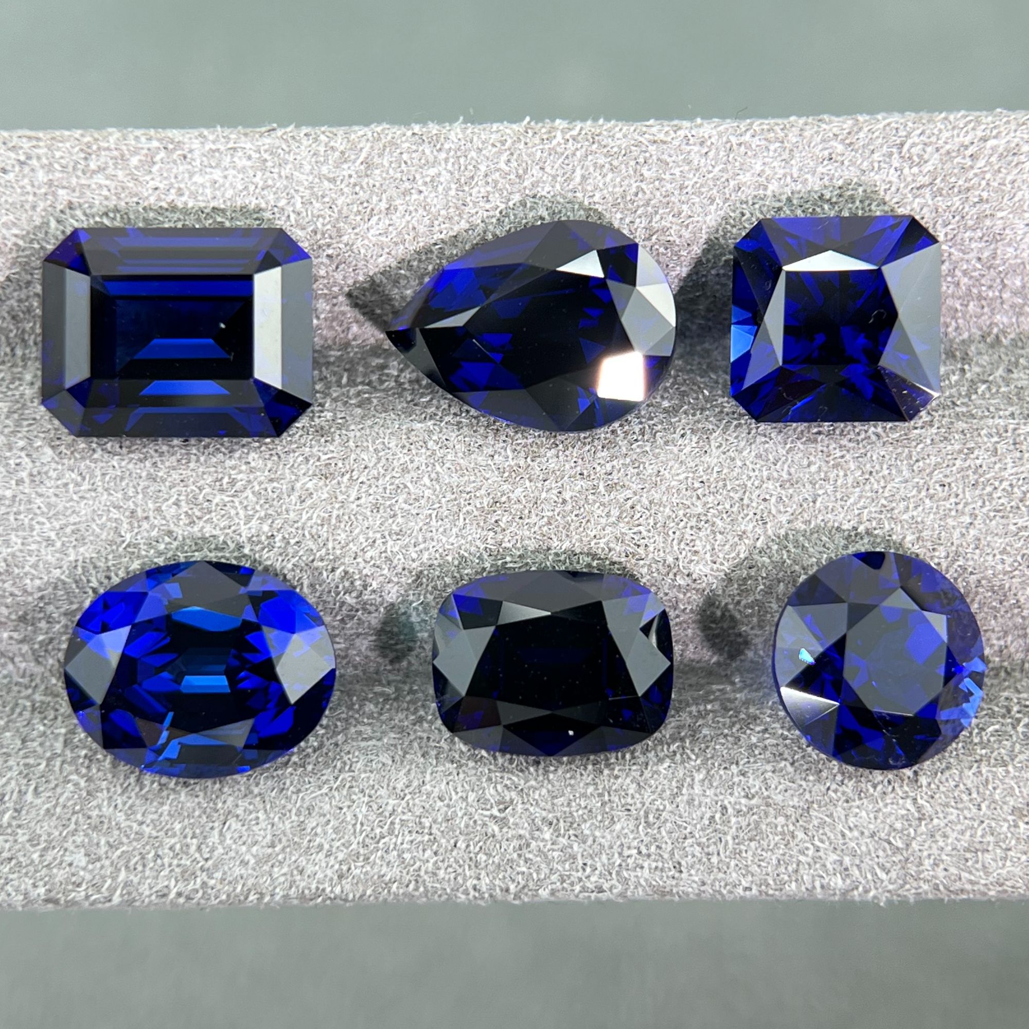 培育蓝宝石实验室培育彩色蓝宝石皇家蓝深邃蓝高精切裸石珠宝宝石