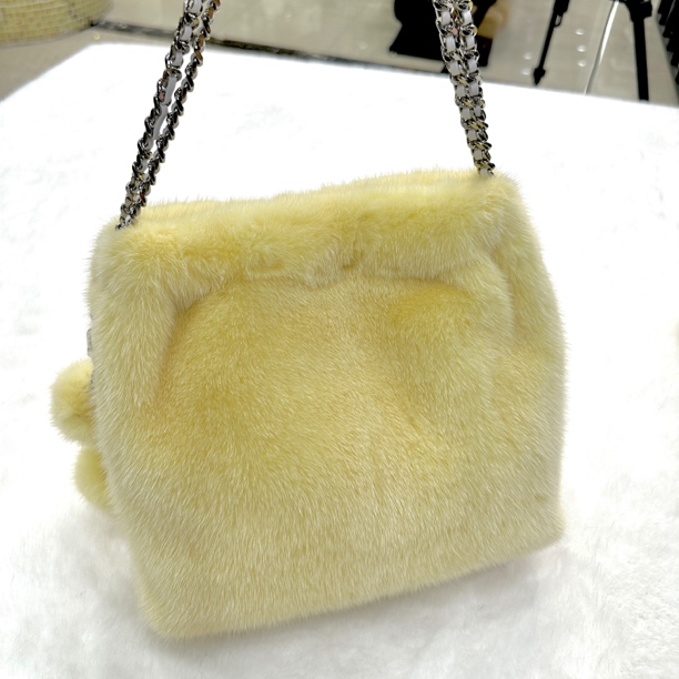 秋冬新款进口水貂天鹅绒级别短二奶黄色垃圾袋大容量手提包