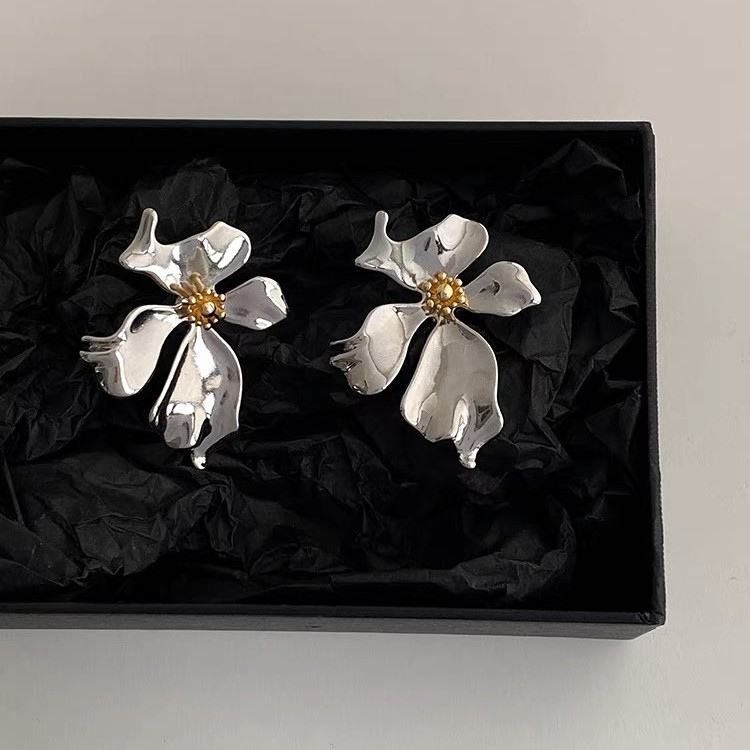 铜合金耳饰 设计师少女金属花朵925银针耳钉花瓣耳环高级时髦耳饰