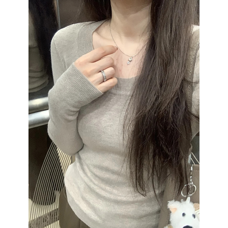 软糯纯色U领漏锁骨针织衫上衣女春秋冬季气质打底衫长袖内搭毛衣