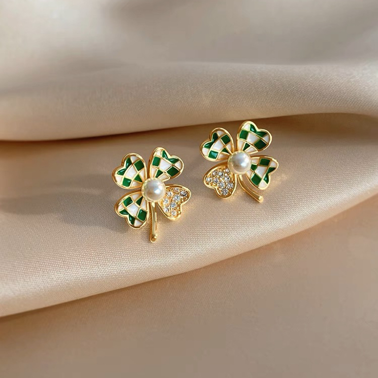 铜合金耳饰 【幸运女孩】轻奢高级感四叶花耳钉精致小巧耳环A977