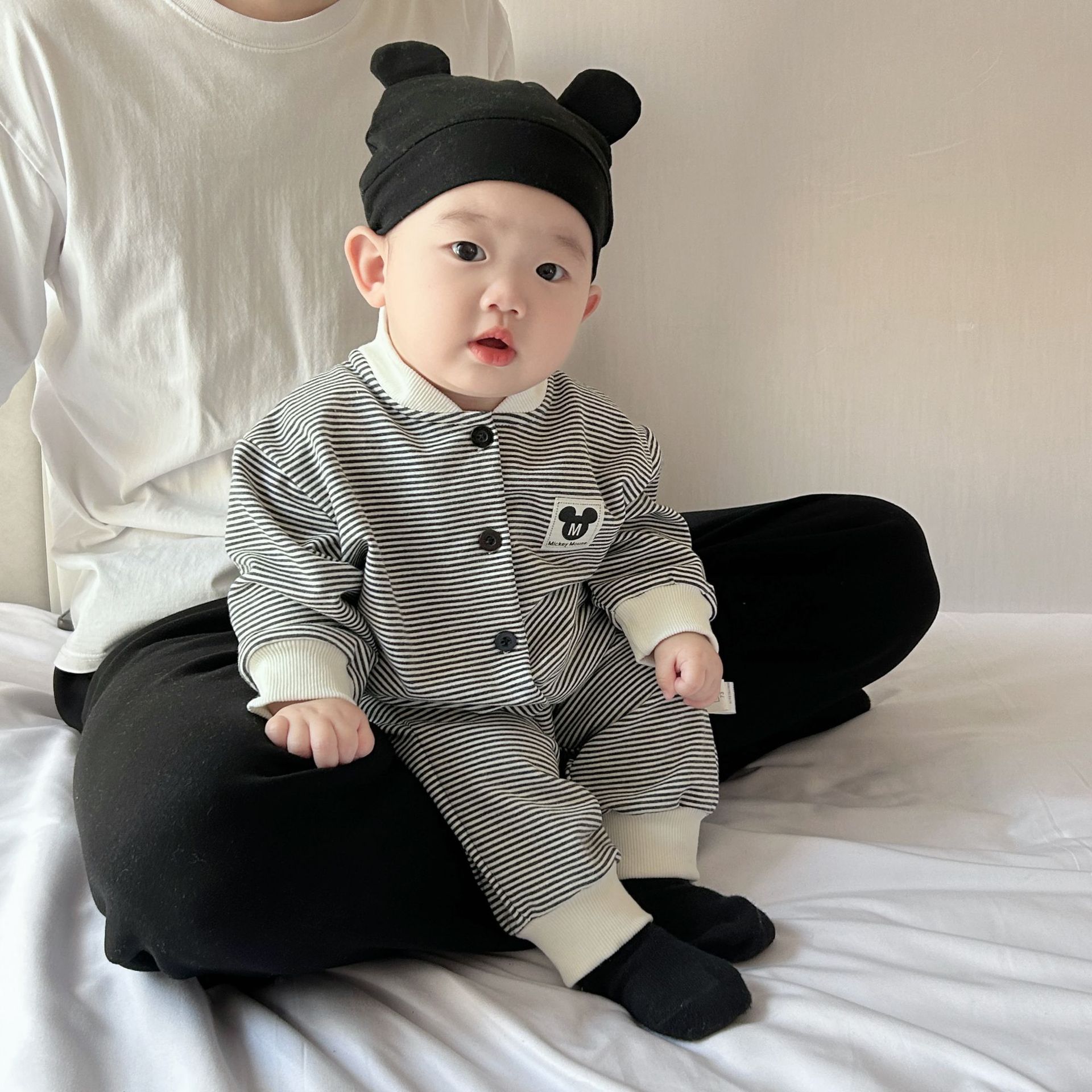 童装韩国进口婴儿套装春秋装条纹棒球服卫衣简约休闲两件套潮