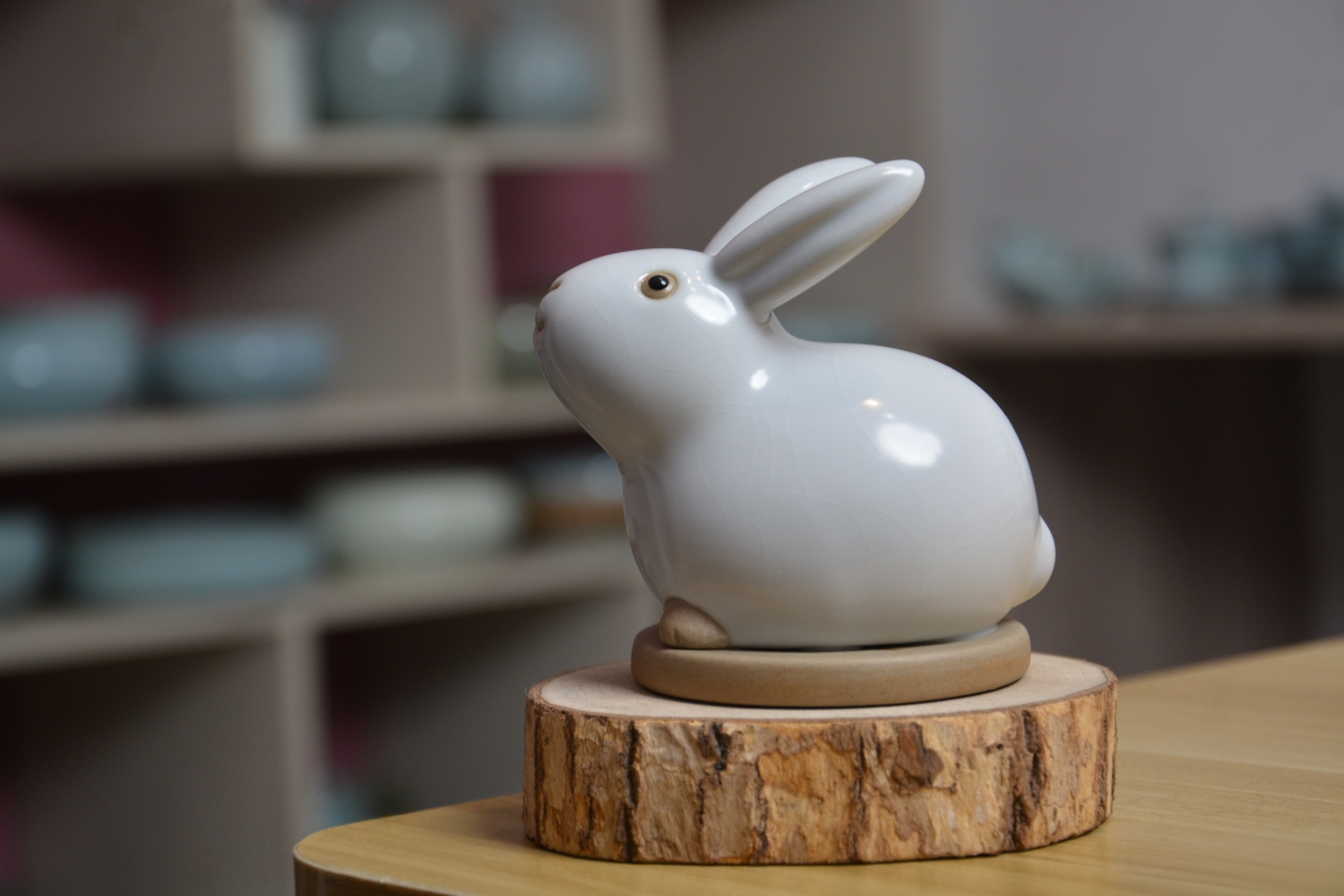 赵氏原矿汝瓷--月白釉铜钱兔