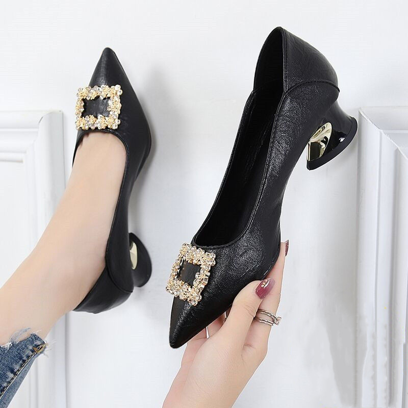 高跟鞋女粗跟2025夏季新款小众设计感尖头水钻方扣气质时尚单鞋子