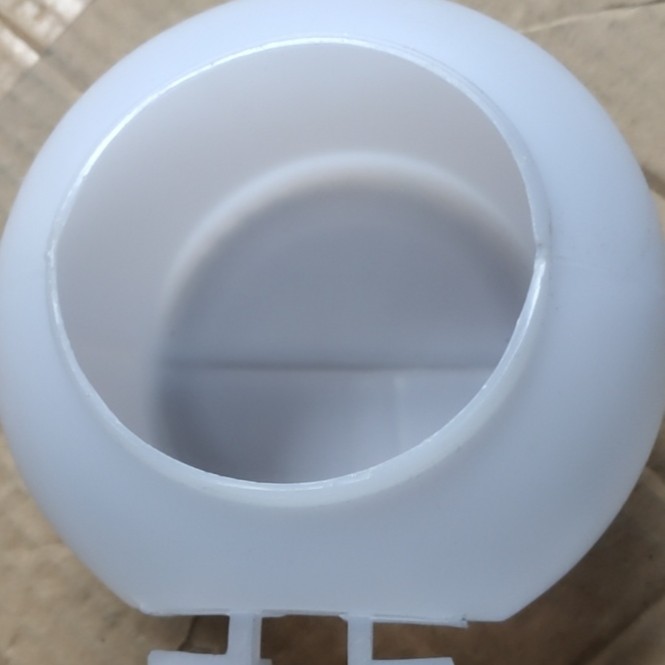 鸽子挂盒，可以竖挂。也可以横挂！装水防溅