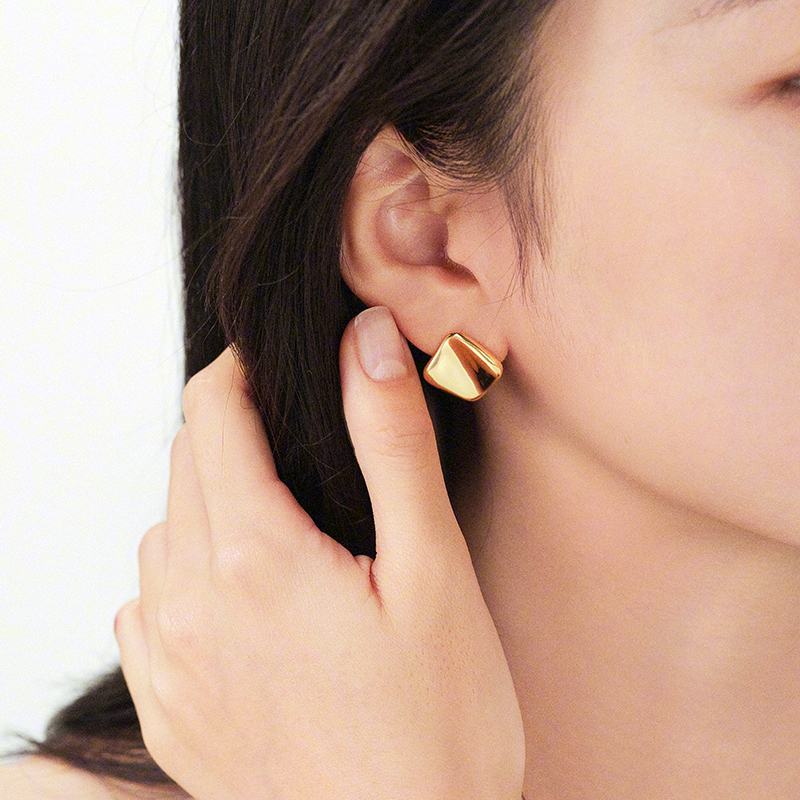 铜合金耳饰 金色高级感2025年新款爆款气质法式复古耳钉女士1731