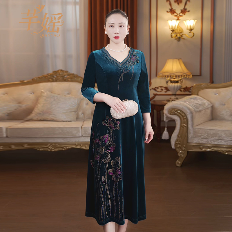 芊媱春季新款金丝绒连衣裙高贵优雅气质修身显瘦中长款大码妈妈装