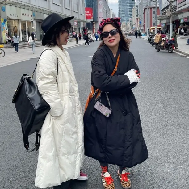 2025年大扣子长款过膝收腰90白鸭绒加厚保暖羽绒服黑色中长款外套