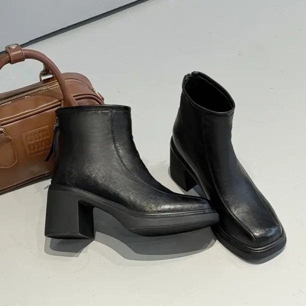 黑色皮靴秋冬短靴厚底防水台增高方头百搭女粗跟平跟英伦风靴子