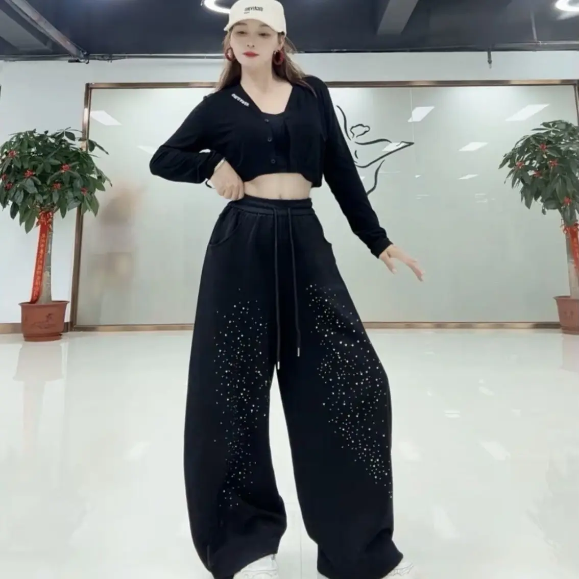 春秋街舞潮新款烫钻休闲舞蹈长裤纯色弯刀卫裤抽绳高腰广场舞裤子